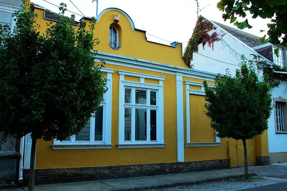 Appartamento Happy Colours In Old Town Kecskemét Esterno foto